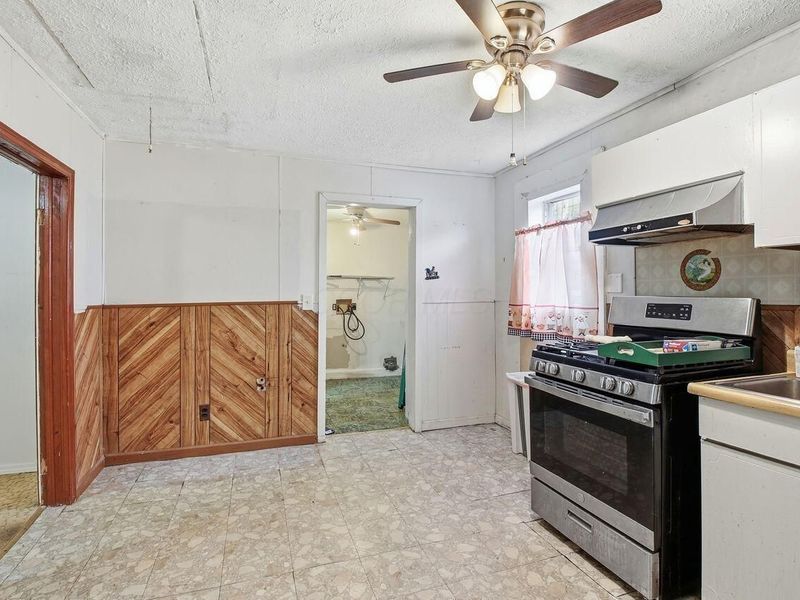 1082 Whitethorne Avenue , Columbus, OH 43223 Photo 7