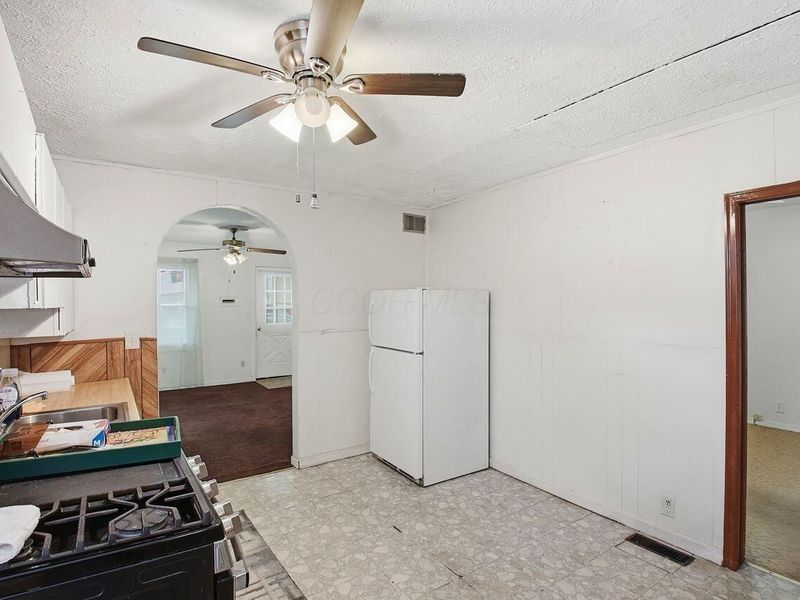 1082 Whitethorne Avenue , Columbus, OH 43223 Photo 9