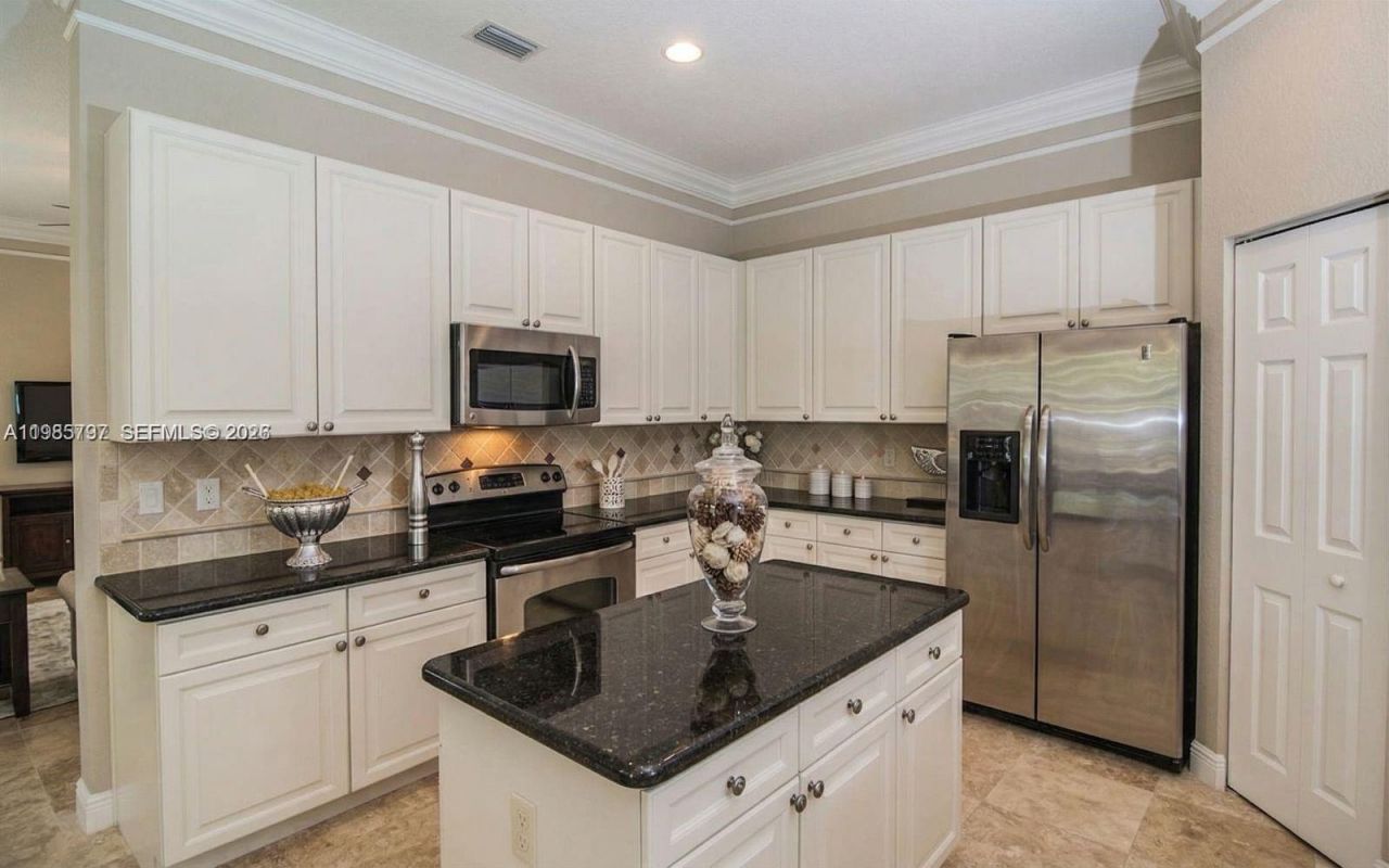 1633 Victoria Pointe Ln , Weston, FL 33327 Photo