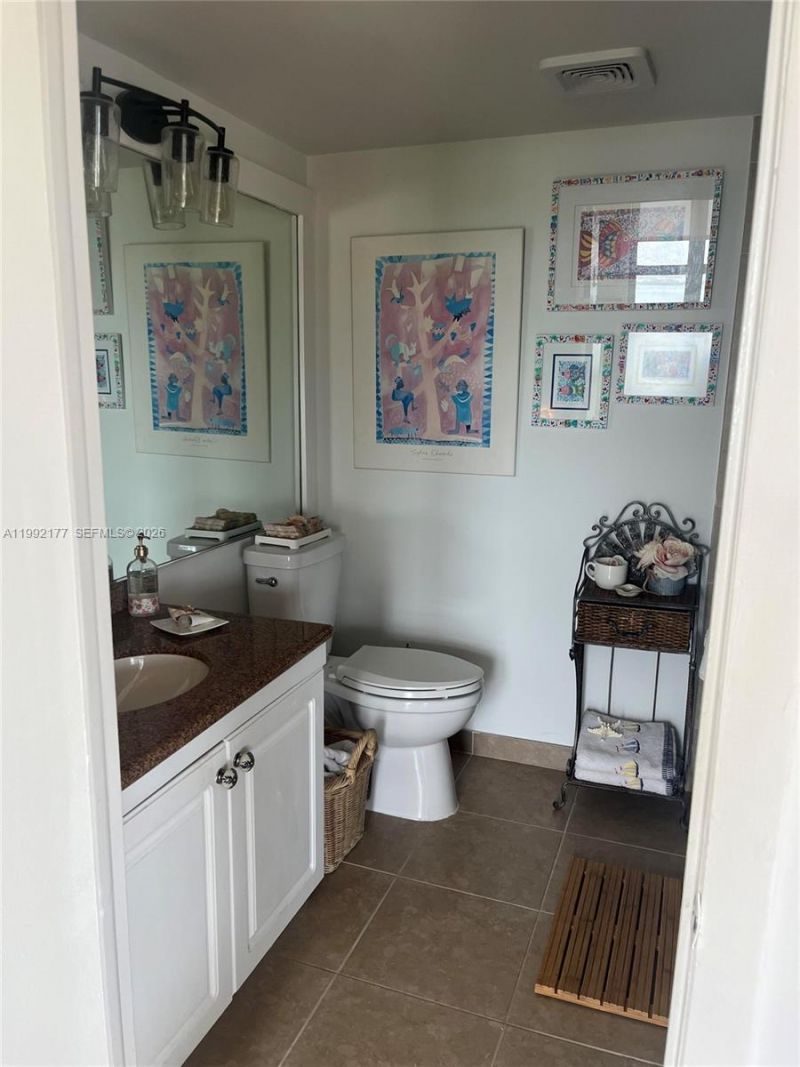 1000 Quayside Ter , Unit 1404, Miami, FL 33138 Photo