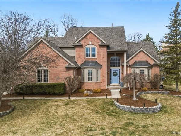 4471 S Castlewood Court, Auburn Hills, MI 48326