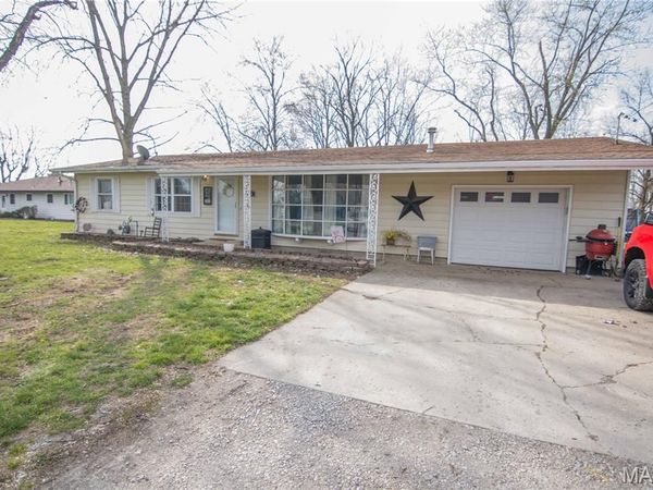 416 E Bayles Street , Brownstown, IL 62418