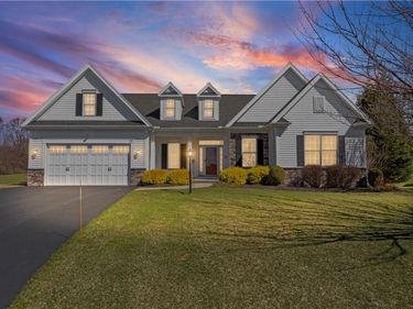 77 Stonefield Mews Lane, Pittsford, NY 14534