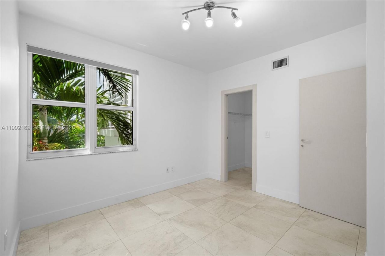 7918 Harbor Island Dr, Unit 311, North Bay Village, FL 33141 Photo