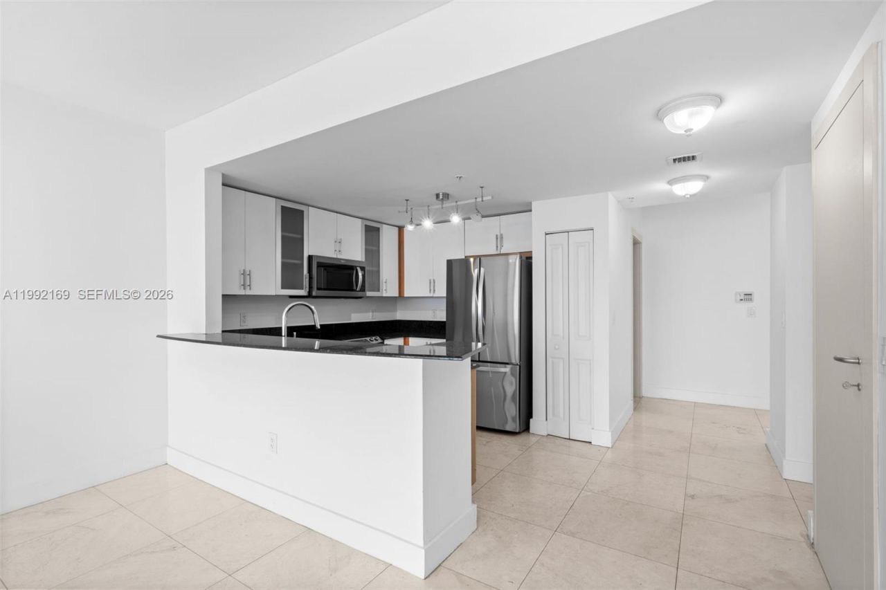 7918 Harbor Island Dr, Unit 311, North Bay Village, FL 33141 Photo