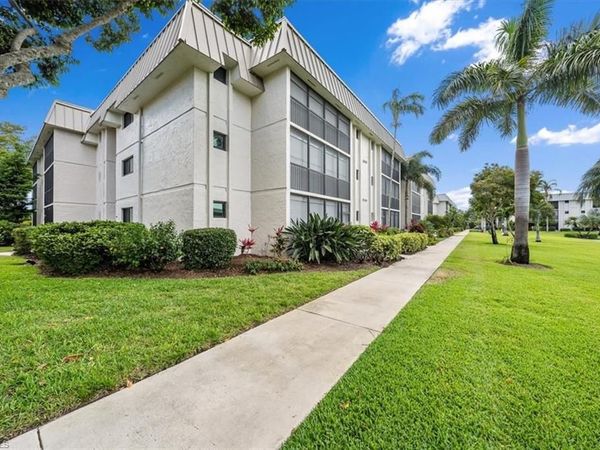 788 Park Shore DR, Unit D30, NAPLES, FL 34103