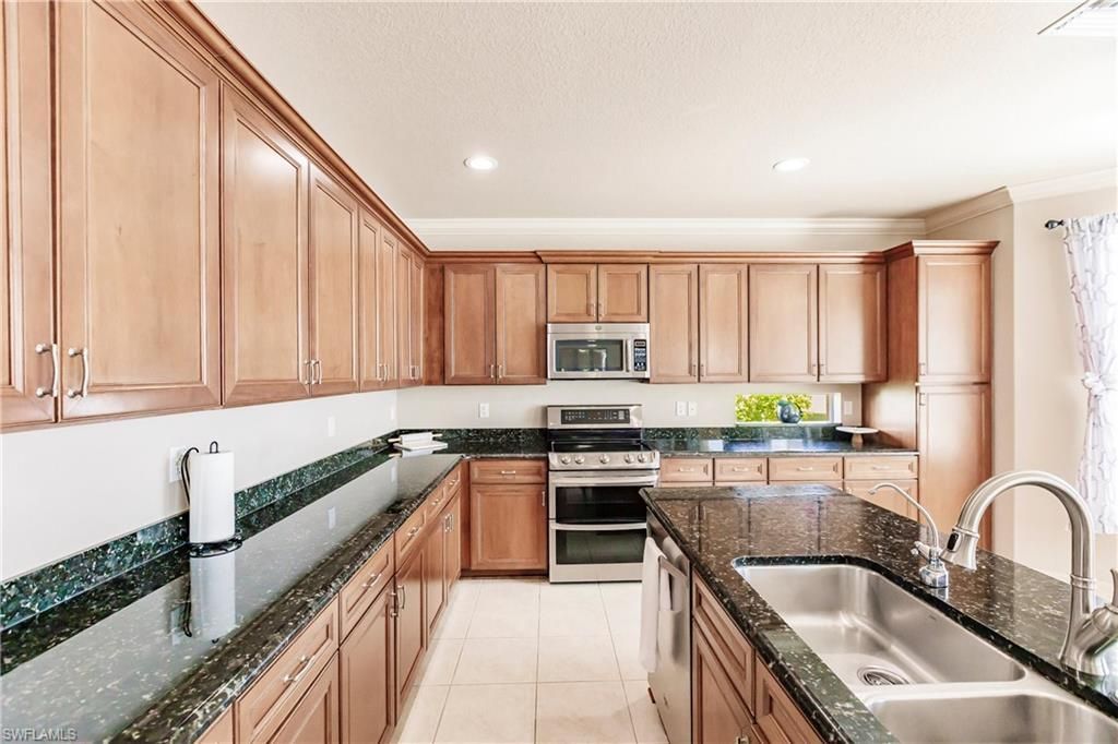 3573 Malagrotta Cir, Cape Coral, FL 33909 Photo