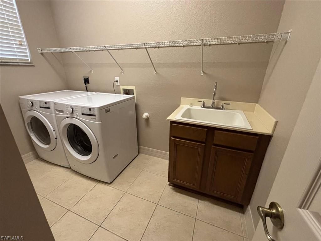 3573 Malagrotta Cir, Cape Coral, FL 33909 Photo