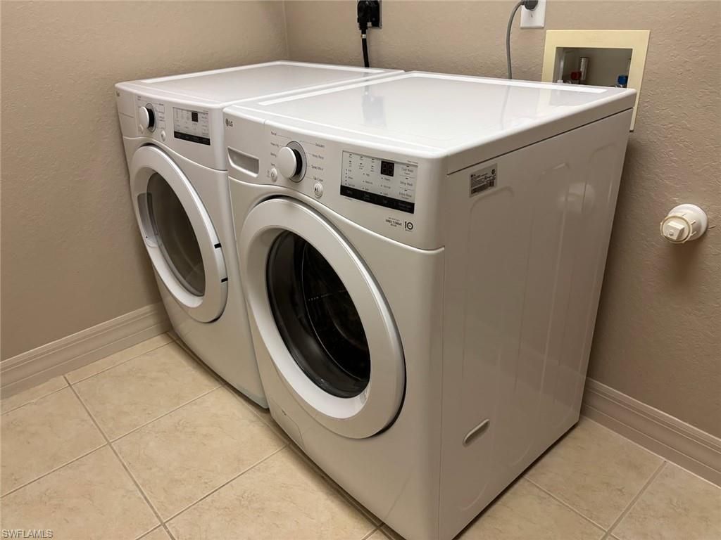 3573 Malagrotta Cir, Cape Coral, FL 33909 Photo