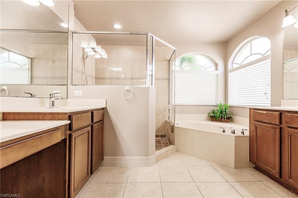 3573 Malagrotta Cir, Cape Coral, FL 33909 Photo