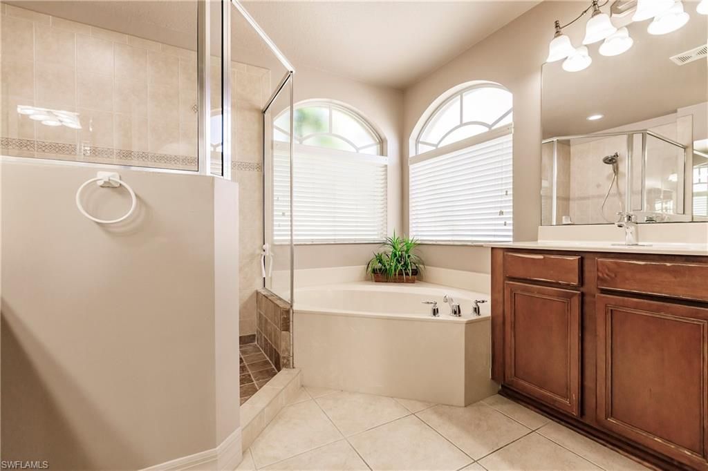 3573 Malagrotta Cir, Cape Coral, FL 33909 Photo