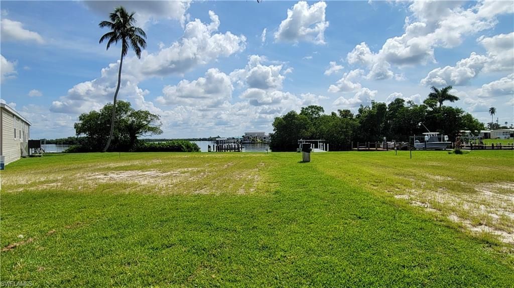 323 Shoreland Dr, Fort Myers, FL 33905 Photo