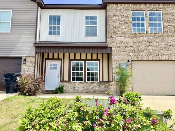 212 Beau Claire Circle, Byron, GA 31008