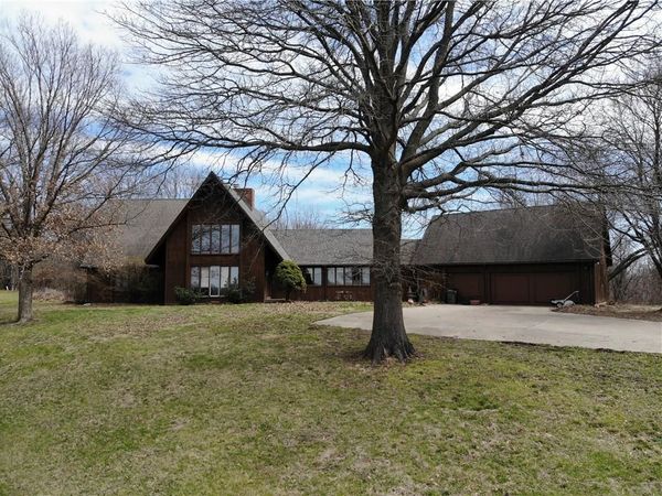 9955 NW Windover Drive, Kansas City, MO 64153