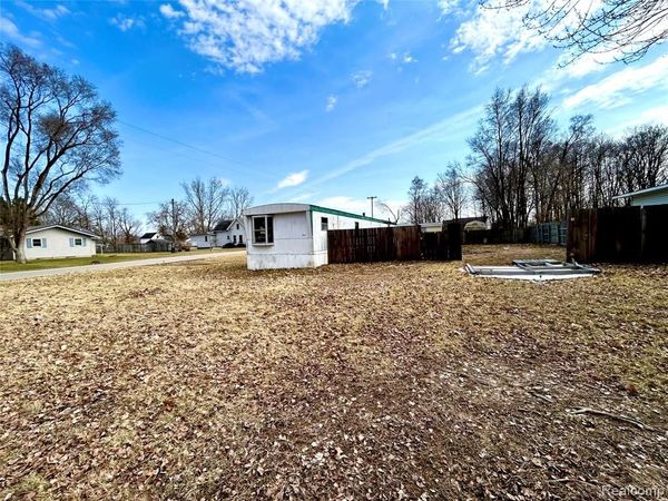 504 LOCUST Street , Howard City Vlg, MI 49329