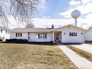 207 4TH Avenue SE, Hillsboro, ND 58045