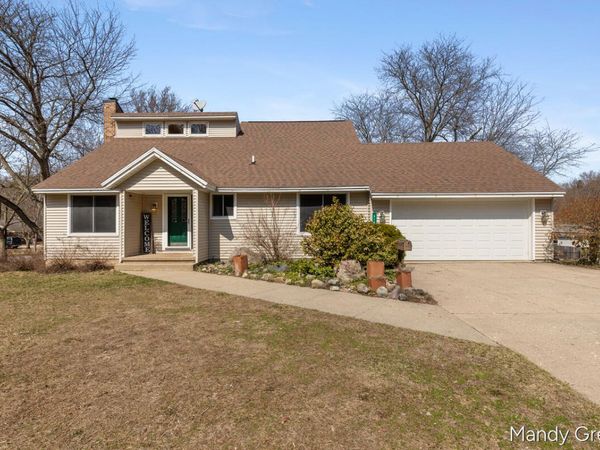 810 W South Street, Greenville, MI 48838