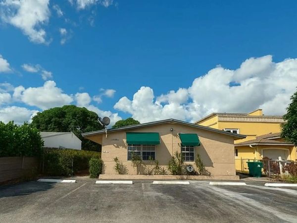 1329 NE 17th Avenue, Unit 3, Fort Lauderdale, FL 33304