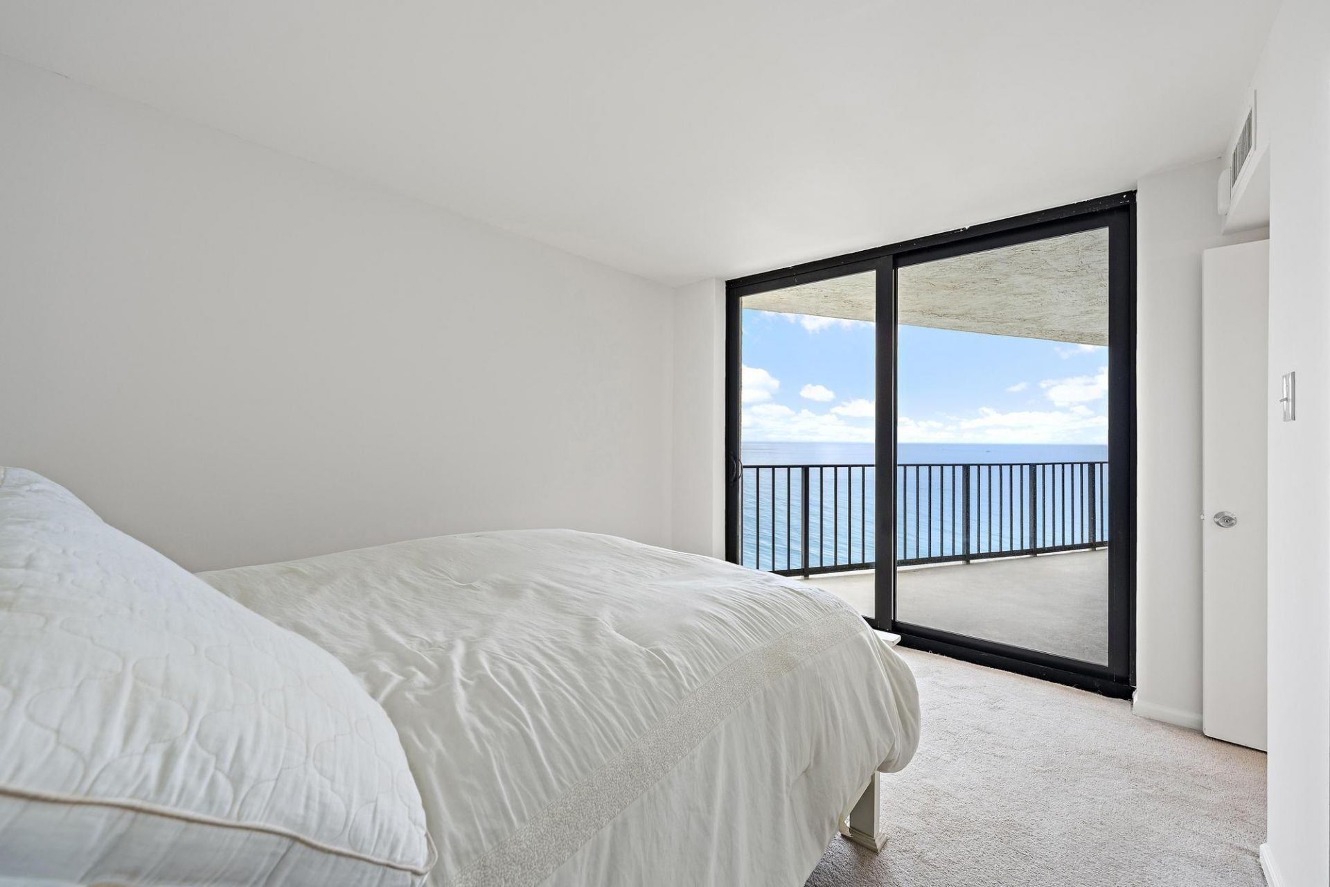 5420 N Ocean Drive, Unit 1803, Singer Island, FL 33404 Photo