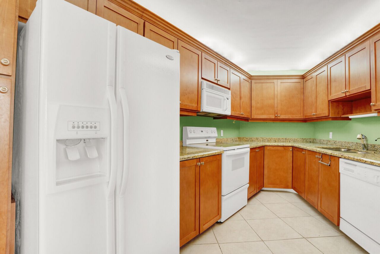 5420 N Ocean Drive, Unit 1803, Singer Island, FL 33404 Photo