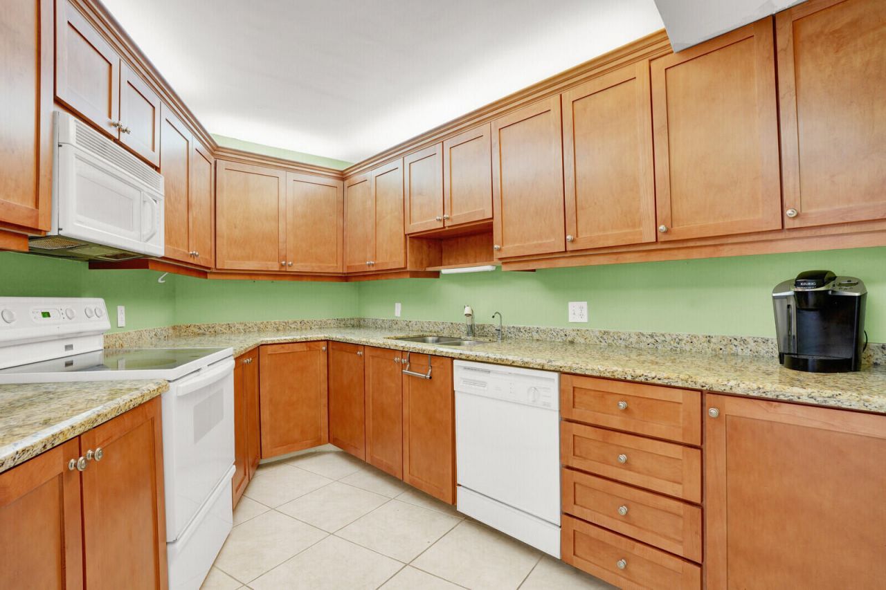 5420 N Ocean Drive, Unit 1803, Singer Island, FL 33404 Photo