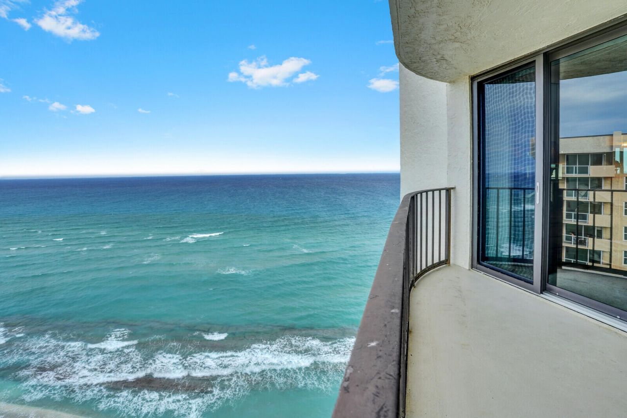 5420 N Ocean Drive, Unit 1803, Singer Island, FL 33404 Photo