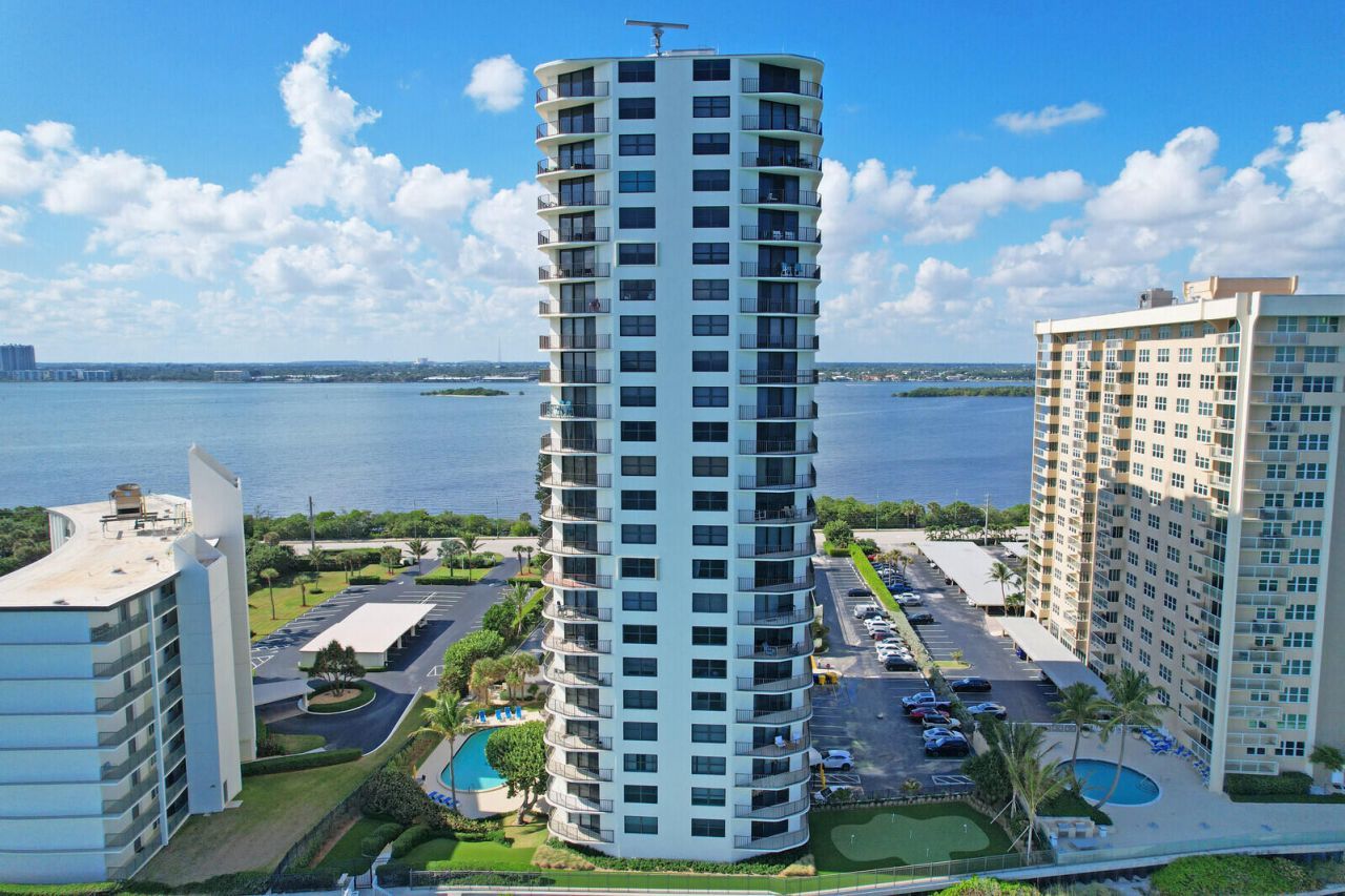 5420 N Ocean Drive, Unit 1803, Singer Island, FL 33404 Photo