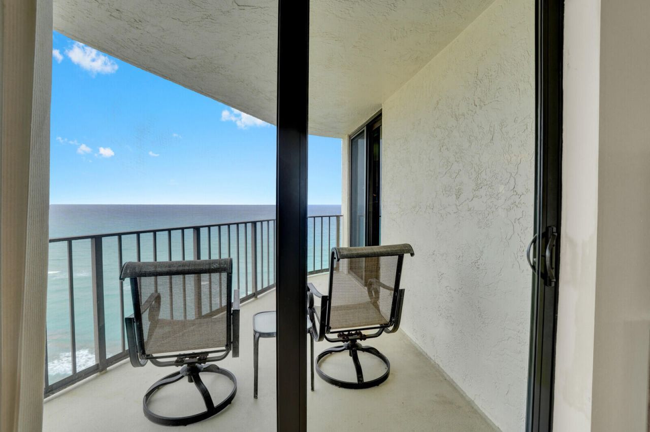 5420 N Ocean Drive, Unit 1803, Singer Island, FL 33404 Photo