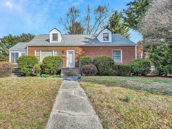 919 LOGAN ST, Salem, VA 24153