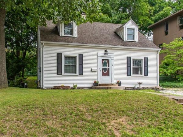 1902 Greenlawn Avenue, Kalamazoo, MI 49006