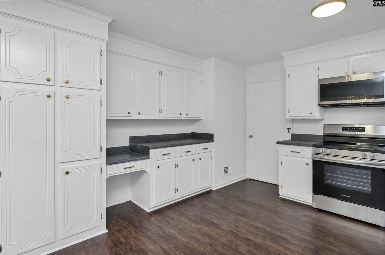 9829 Highgate Road Photo 11