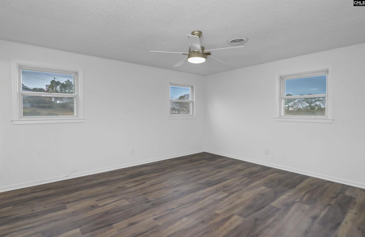 9829 Highgate Road Photo 15