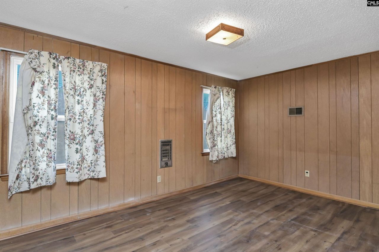 9829 Highgate Road Photo 24