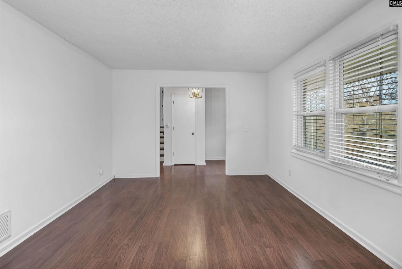 9829 Highgate Road Photo 6