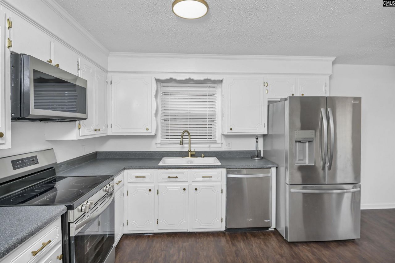 9829 Highgate Road Photo 7