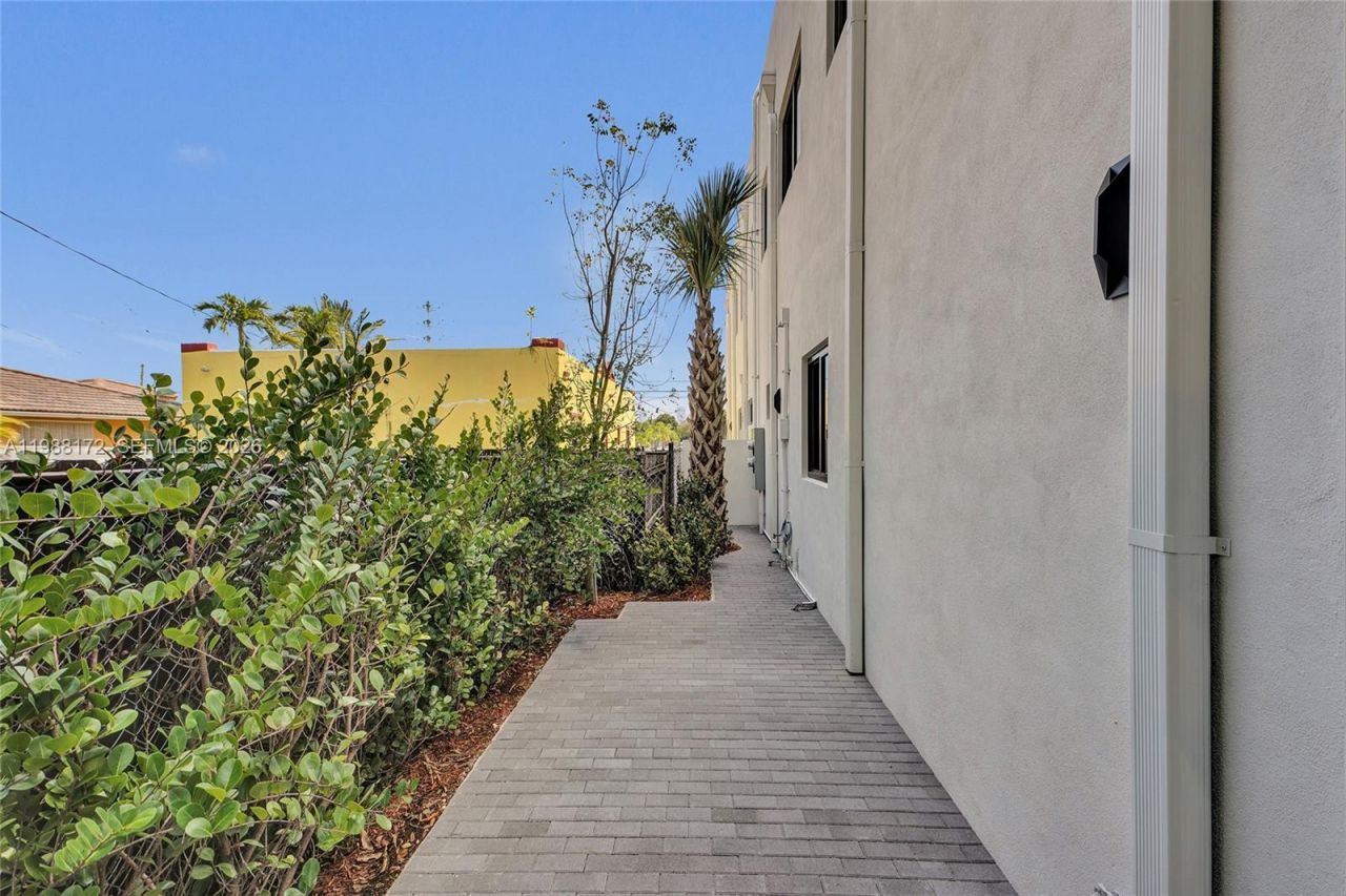 2421 SW 16th Terrace, Miami, FL 33145 Photo