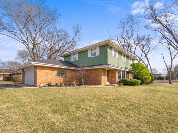 23 S Wildwood Drive , Prospect Heights, IL 60070