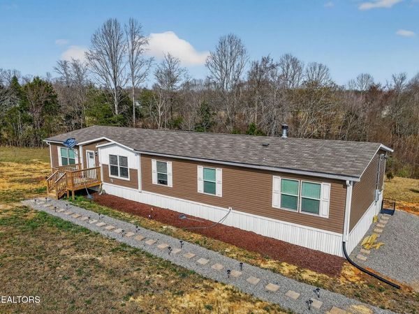 145 Two Hawks Lane, Hilham, TN 38568