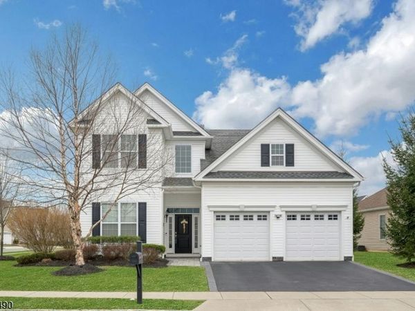 4 Virgil Ln, Mount Olive, NJ 07836