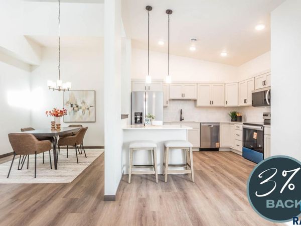 2300 E Jetty Pl, Sioux Falls, SD 57108