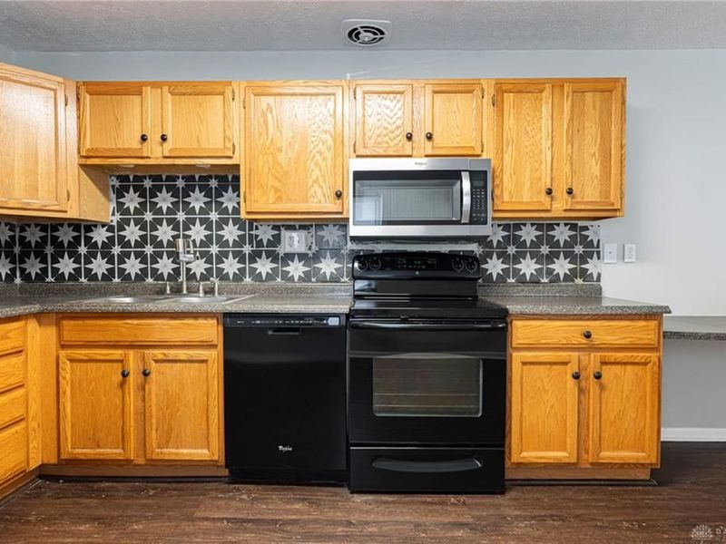 190 Cato Drive, Xenia, OH 45385 Photo 3