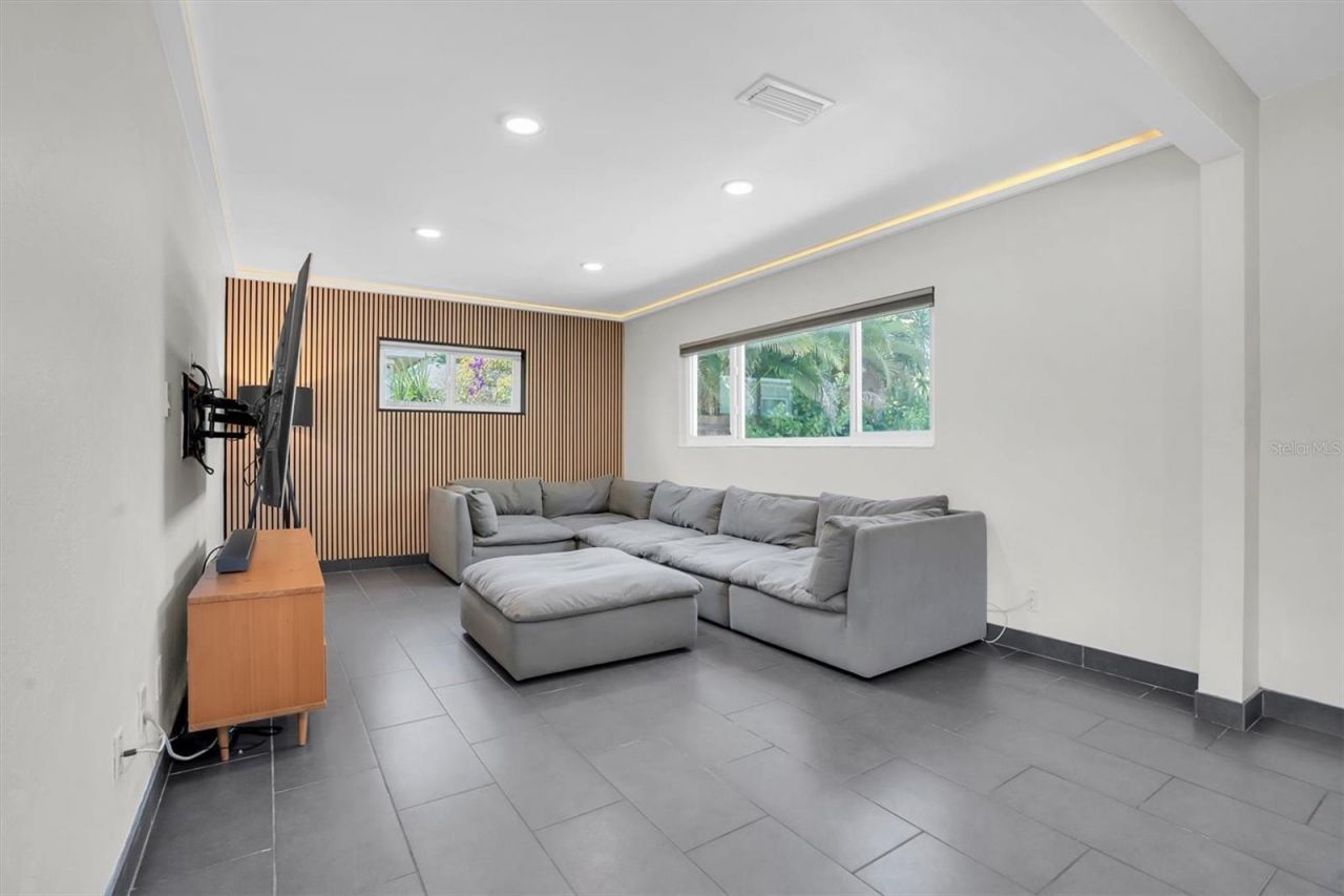 5909 4th Avenue N, Saint Petersburg, FL 33710 Photo