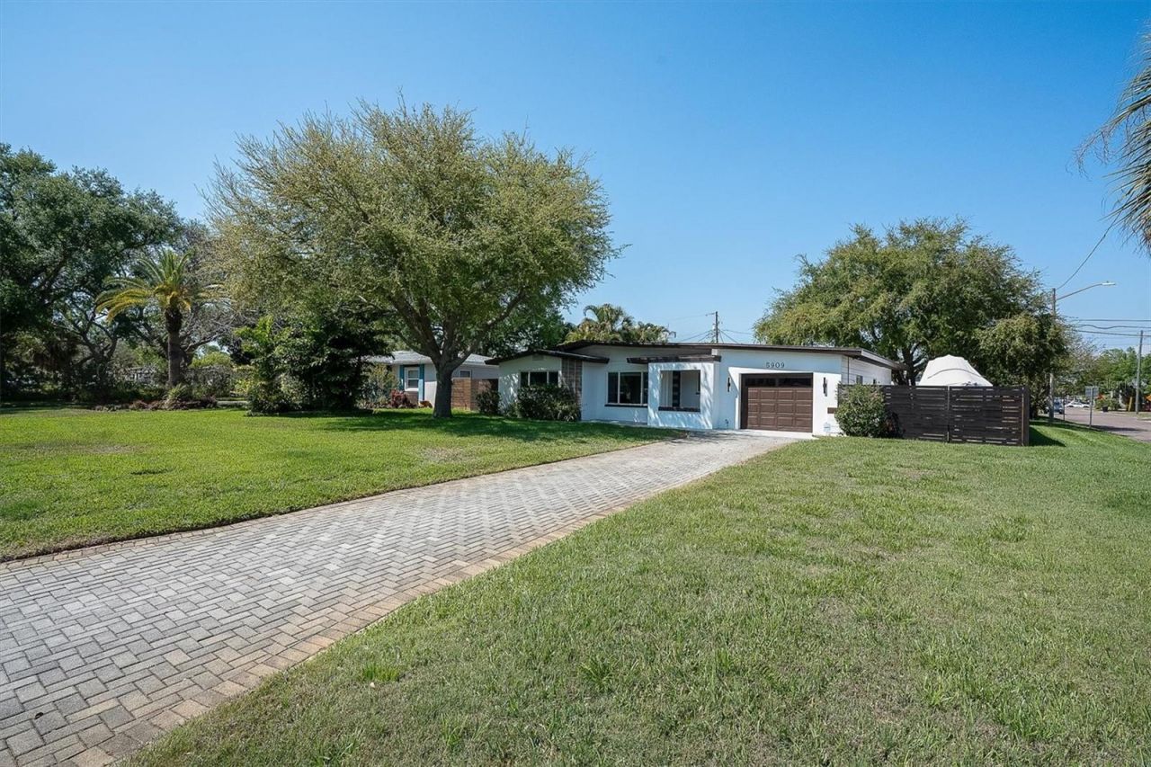 5909 4th Avenue N, Saint Petersburg, FL 33710 Photo