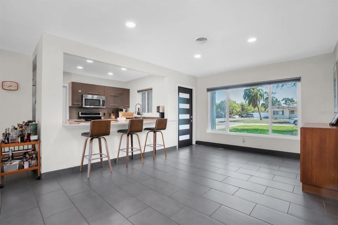 5909 4th Avenue N, Saint Petersburg, FL 33710 Photo