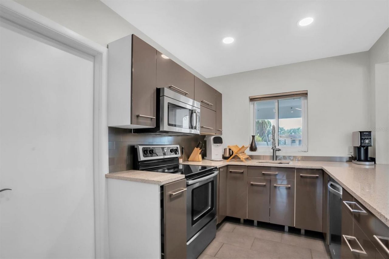 5909 4th Avenue N, Saint Petersburg, FL 33710 Photo