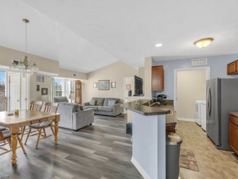 23004 Chandlers Lane , Unit 347, Olmsted Falls, OH 44138 Photo 3