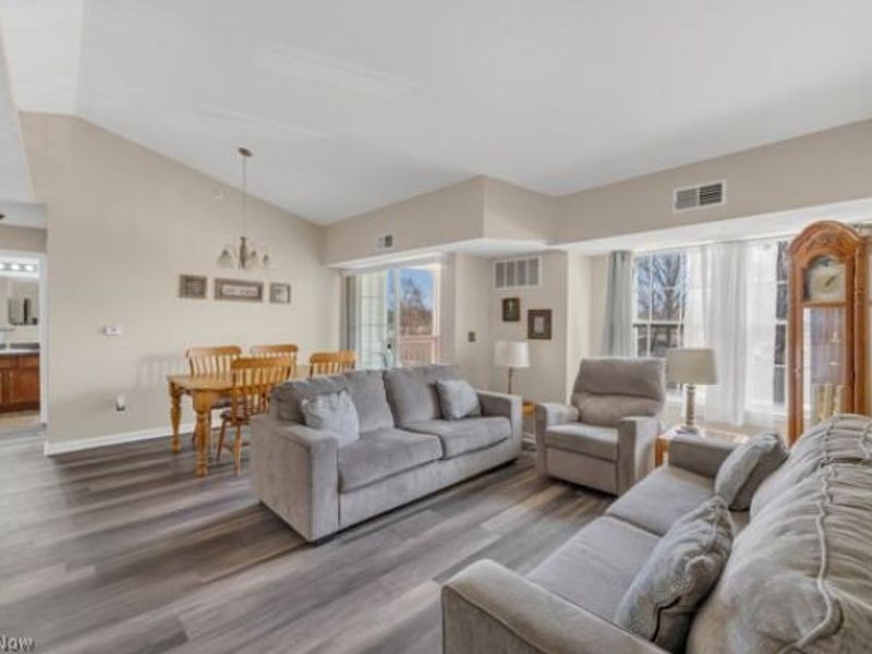 23004 Chandlers Lane , Unit 347, Olmsted Falls, OH 44138 Photo 5