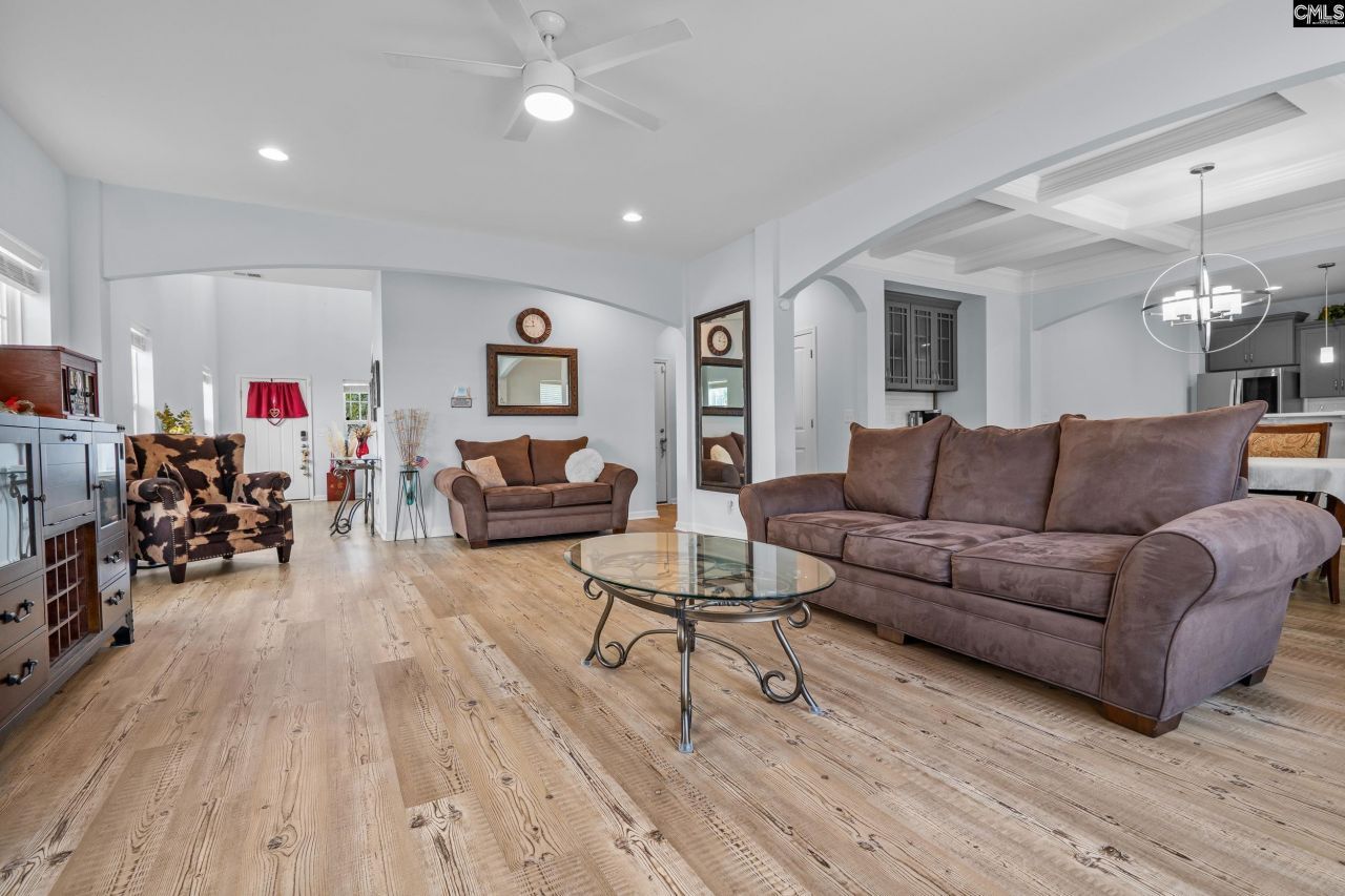 652 Frow Drive Photo 6