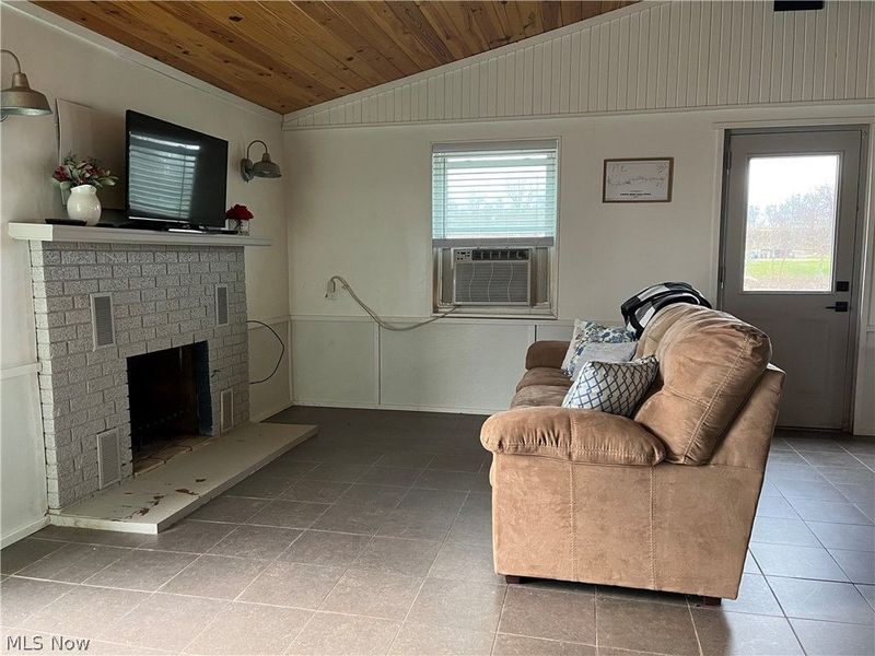 760 Happy Valley Road , Parkersburg, WV 26104 Photo 4