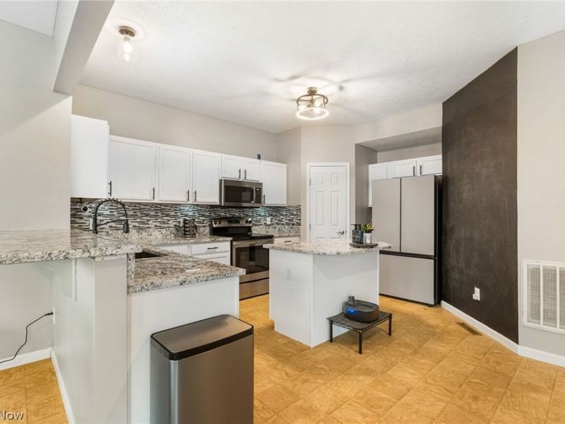 8111 Middlebranch Avenue NE, OH 44652 Photo 16